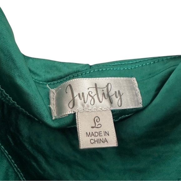 Elegant Green Dress - Picture 3 of 3